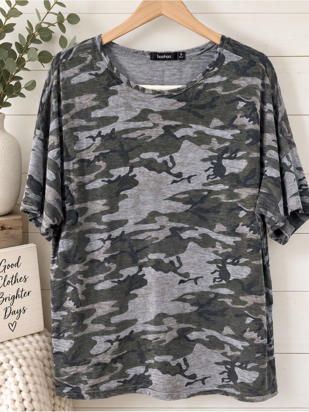 Boohoo Gray & Olive Camo Short Sleeve Tee q